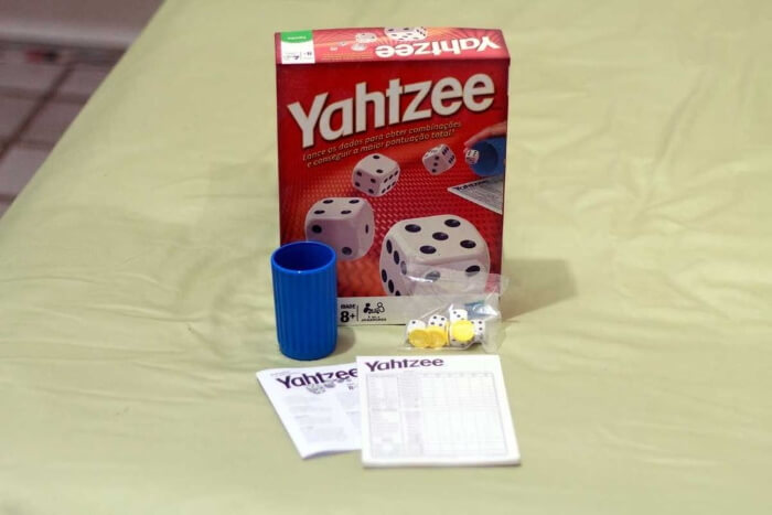 yahtzee box contents